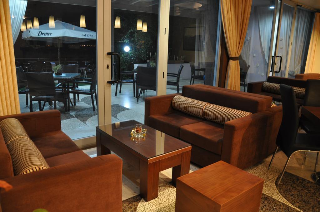Hotel Ambasador Vlorë Exteriér fotografie