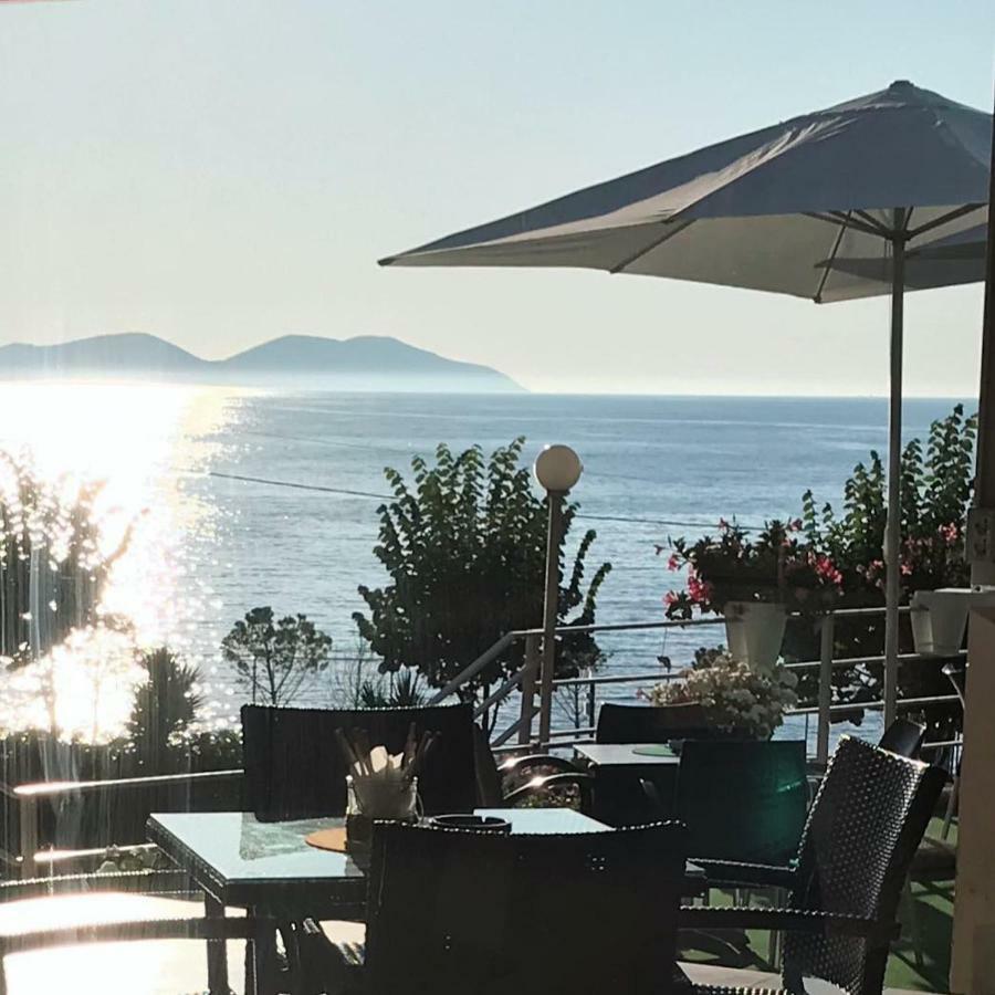 Hotel Ambasador Vlorë Exteriér fotografie